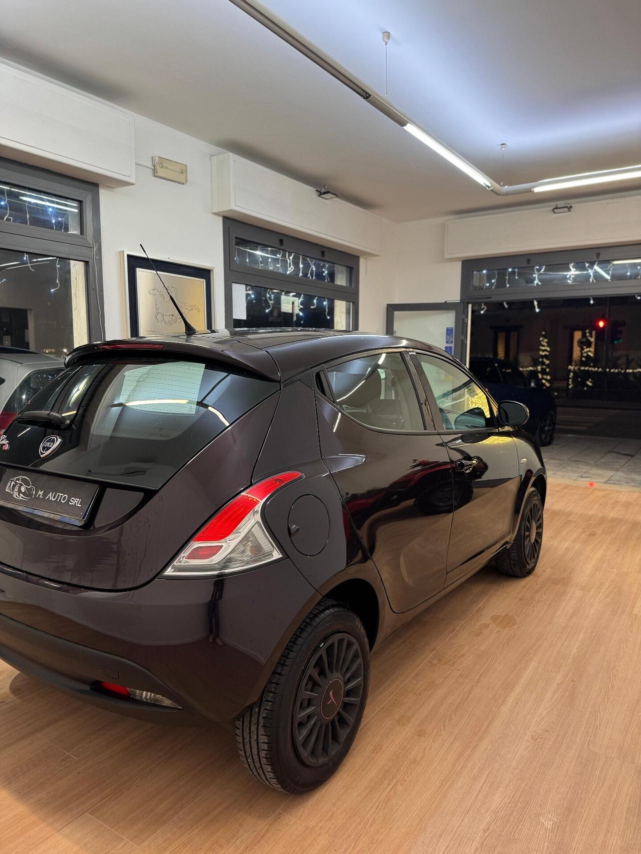 Lancia Ypsilon 0.9 TwinAir 85 CV 5 porte S&S Gold