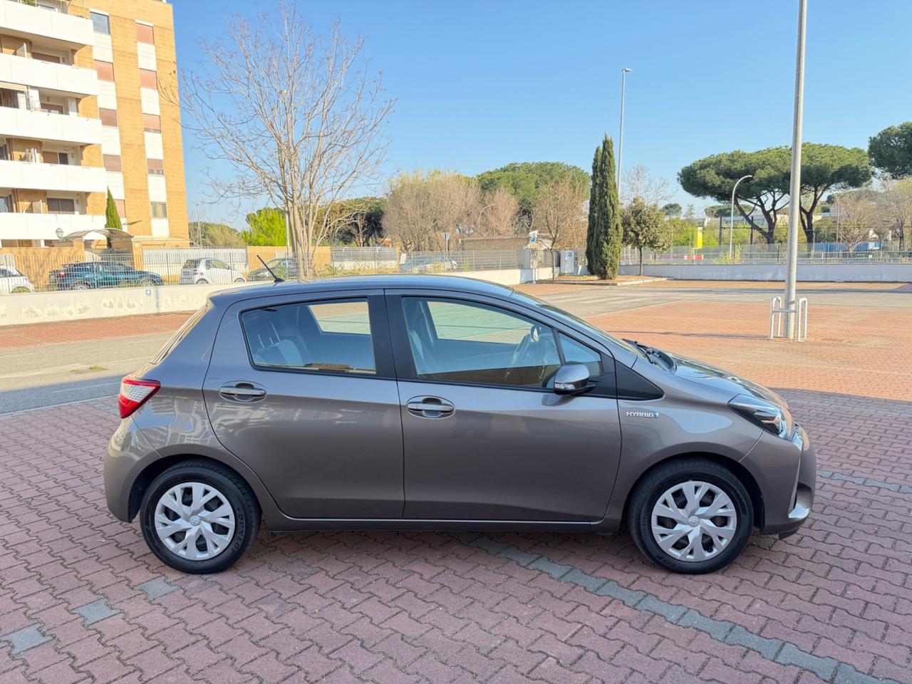 Toyota Yaris 1.5 Hybrid Business