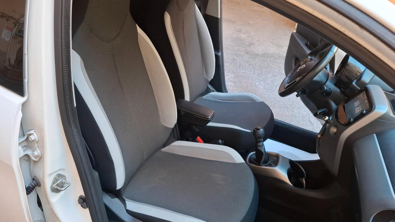 Toyota Aygo 1.0 VVT-i 69 CV 5 porte x-clusiv