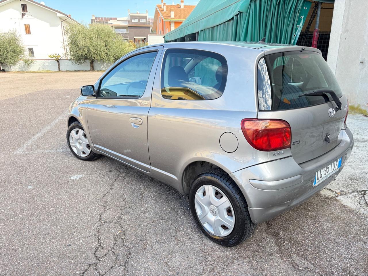 Toyota Yaris 1.3i 16V cat 3 porte Sol Neopatentati
