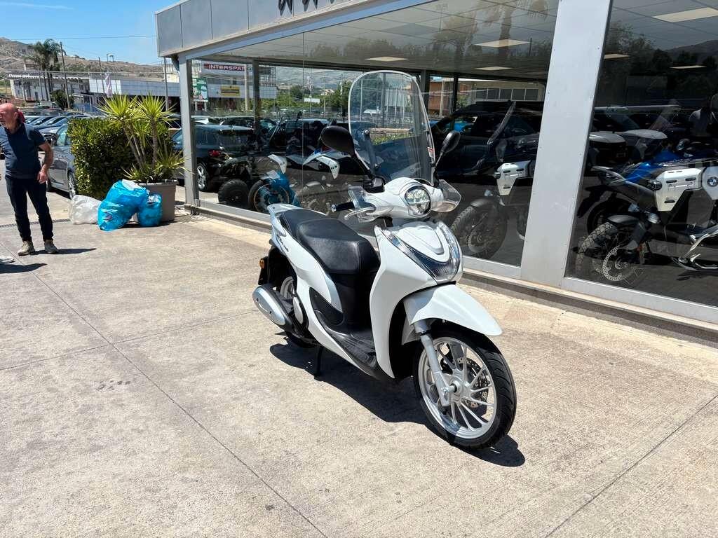 Honda SH Mode 125 2023 / KM 13.000 Tua a solo 19 Euro al mese