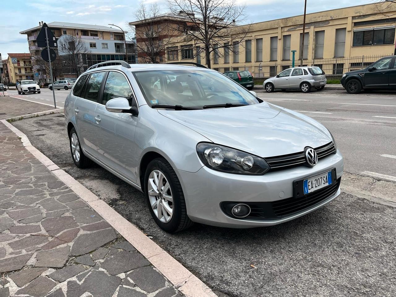 VOLKSWAGEN GOLF VARIANT VI 1,6 TDI 105 CV BUSINESS 5P