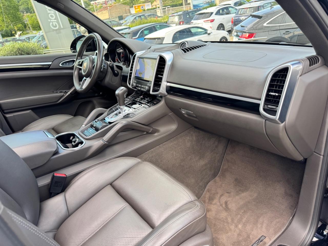 Porsche Cayenne 3.0 Diesel Platinum Edition open edition Porsche approved