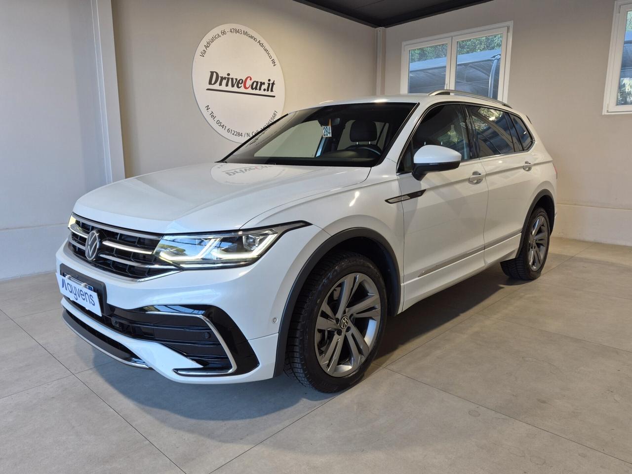 Volkswagen Tiguan ALLSPACE 2.0 TDI R-LINE 4MOTION 7 POSTI DSG LED NAVI APPLE CAR PLAY/ANDROID AUTO 360° ACC C.19 WIRELESS AMBIENT LIGHT
