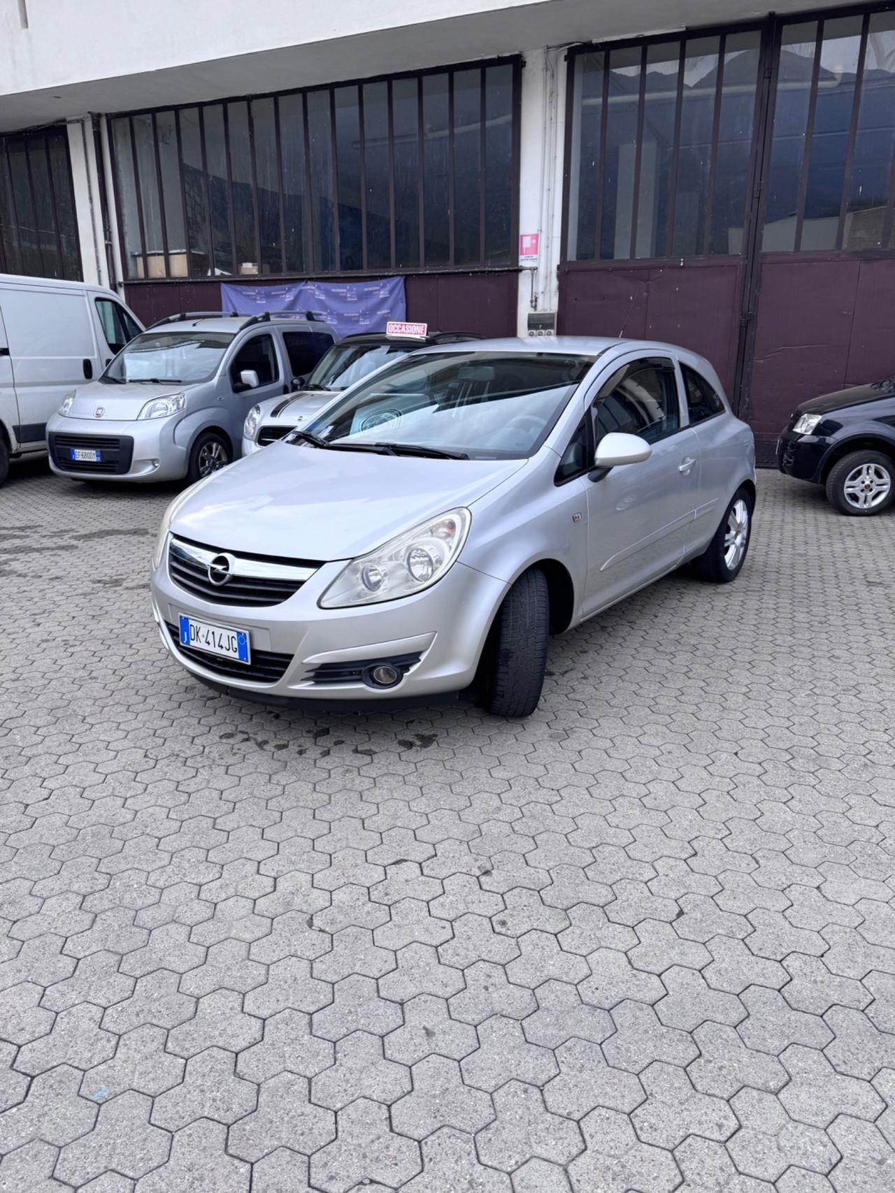 Opel Corsa 1.2 3 porte Sport