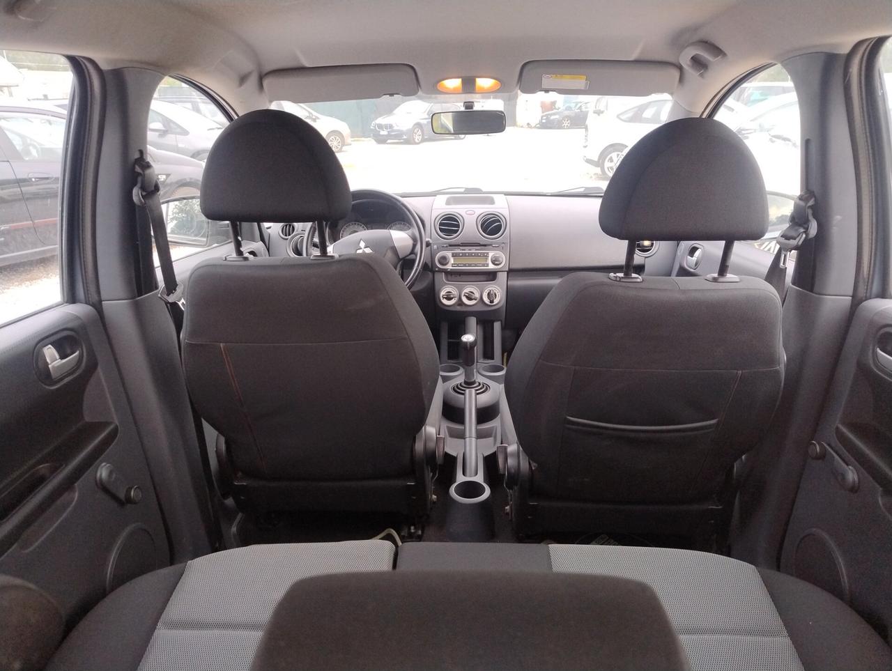 Mitsubishi Colt 1.1 12V 5p. Invite