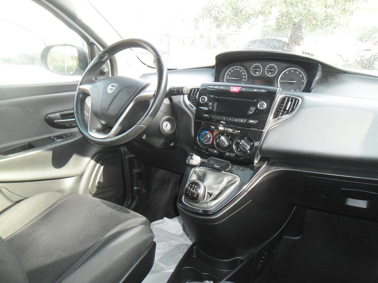 Lancia Ypsilon 1.2 69 CV 5 porte Gold