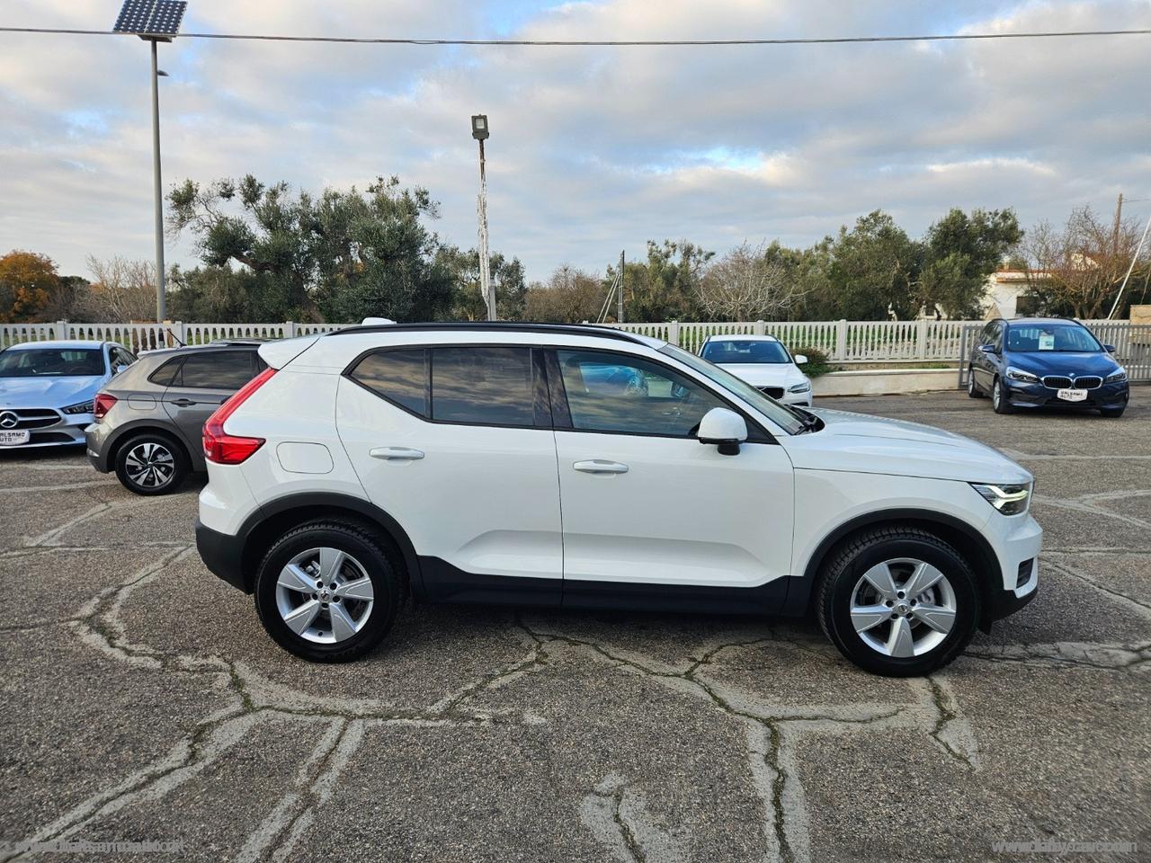 VOLVO XC40 D3 AWD Geartronic Momentum