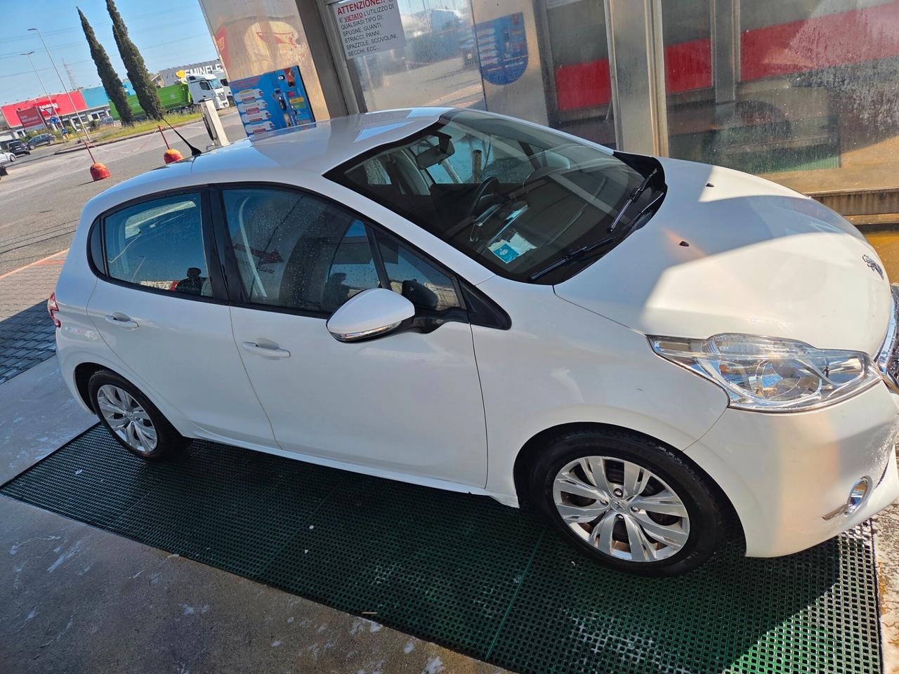 Peugeot 208 1.4 HDi 68 CV 5 porte 2013