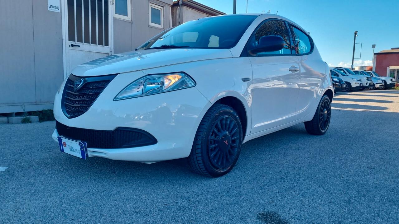 Lancia Ypsilon 1.2 69 CV 5 porte Gold