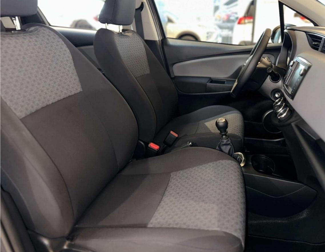 Toyota Yaris 1.3 5 porte Lounge navi telecamera full