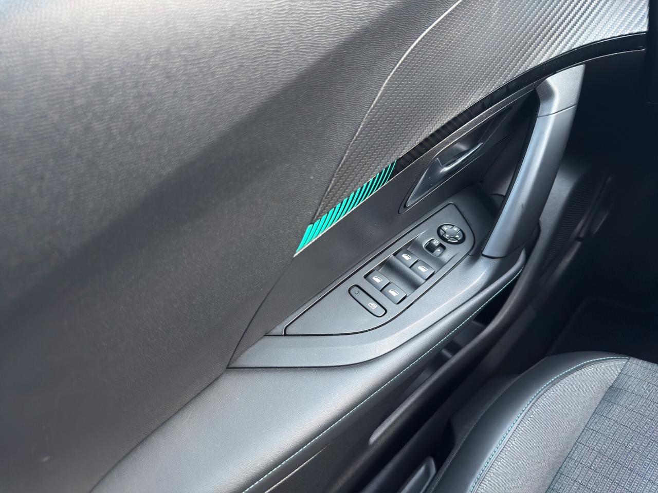 Peugeot 2008 PureTech 130 S&S Allure Pack