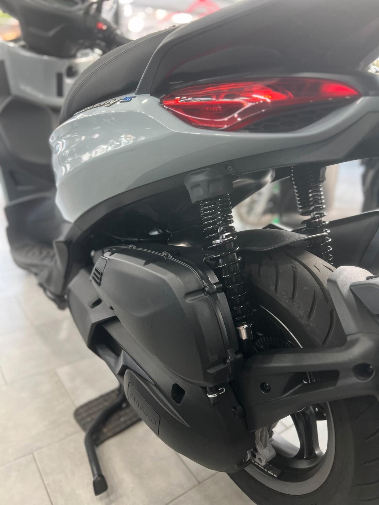 Piaggio Beverly 400 S HPE SOLO 1900KM - 2025