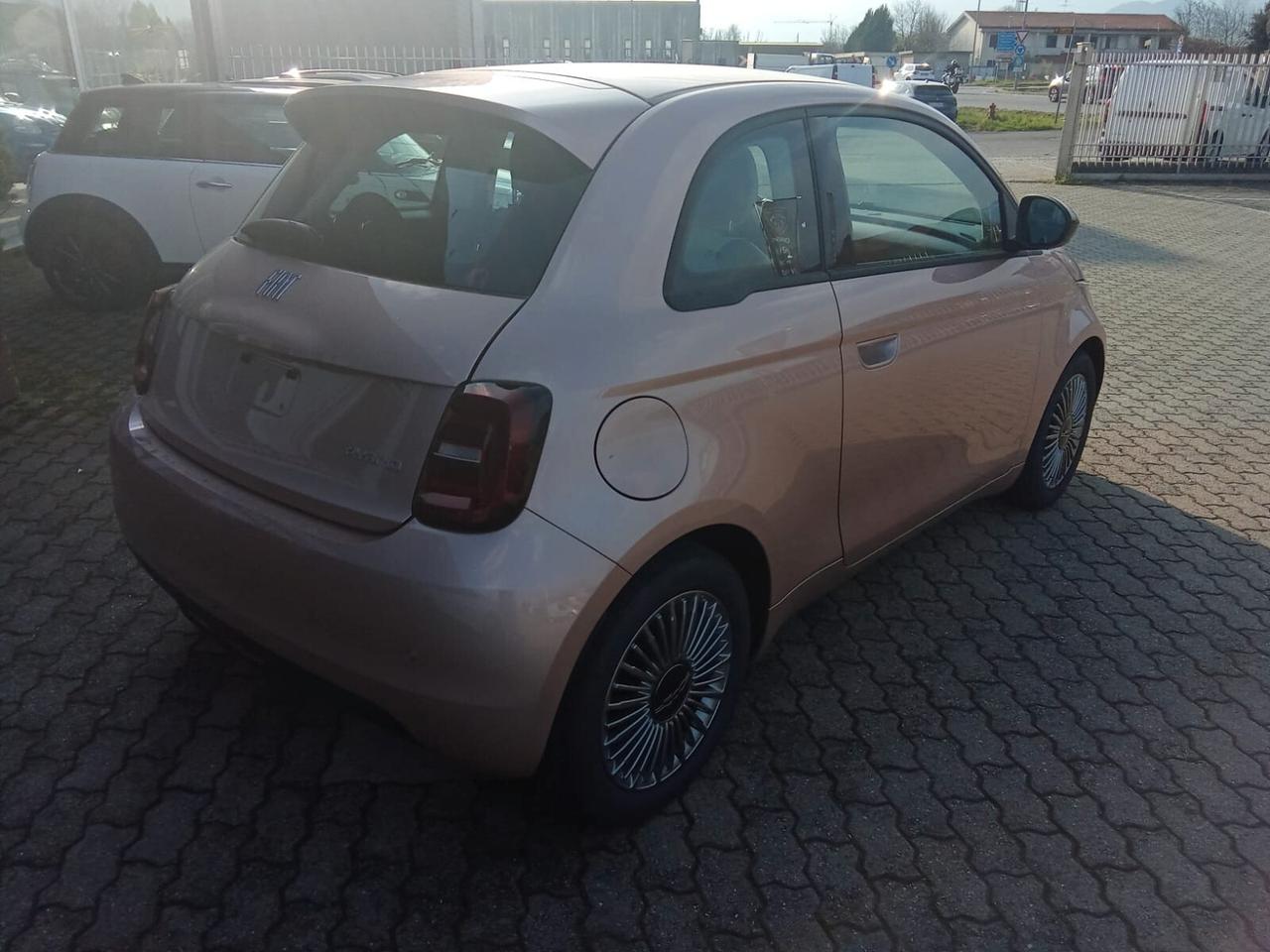 Fiat 500 Berlina Hybrid Icon