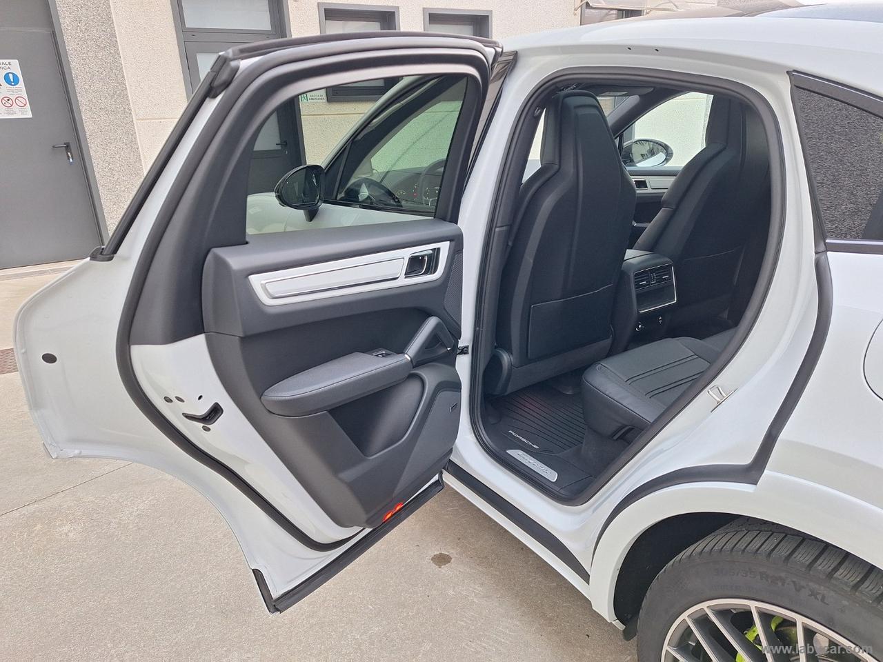 PORSCHE Cayenne Coupé 3.0 V6 E-Hybrid PlatINUM TETTO CARBONIO