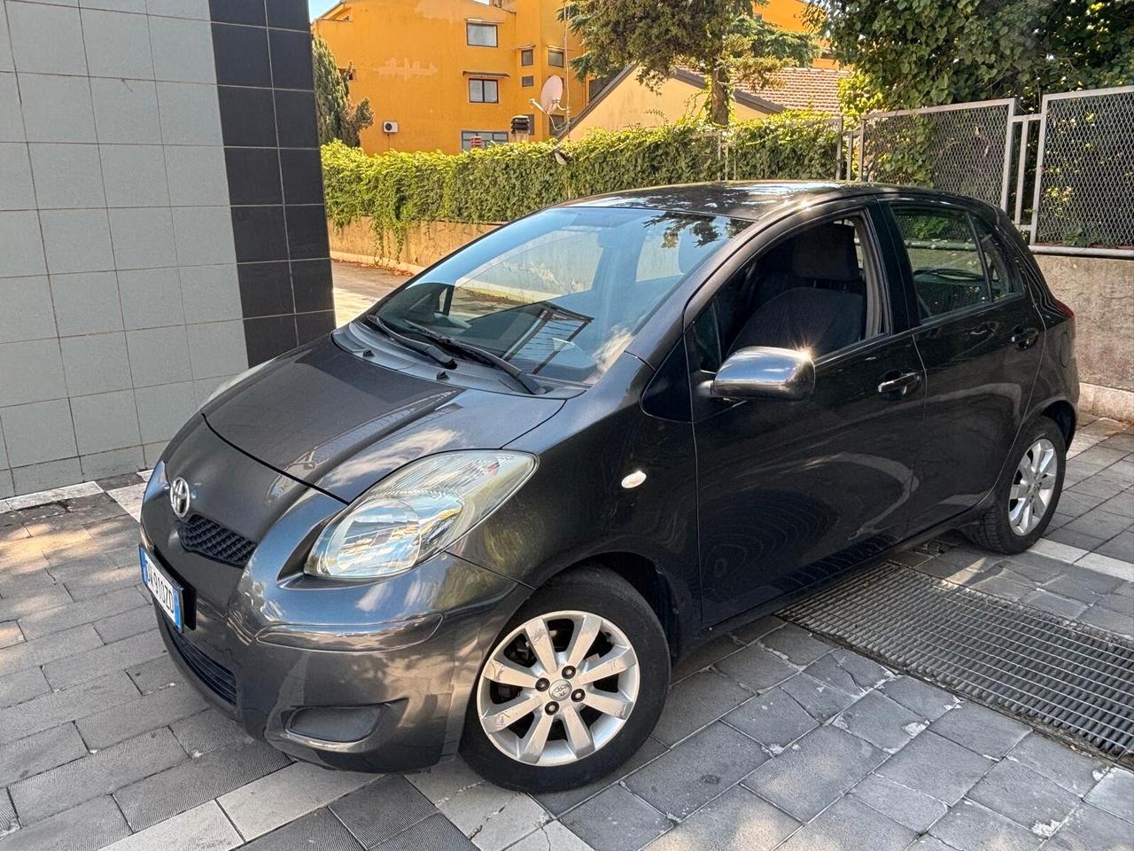 Toyota Yaris 1.4 5 porte Sol
