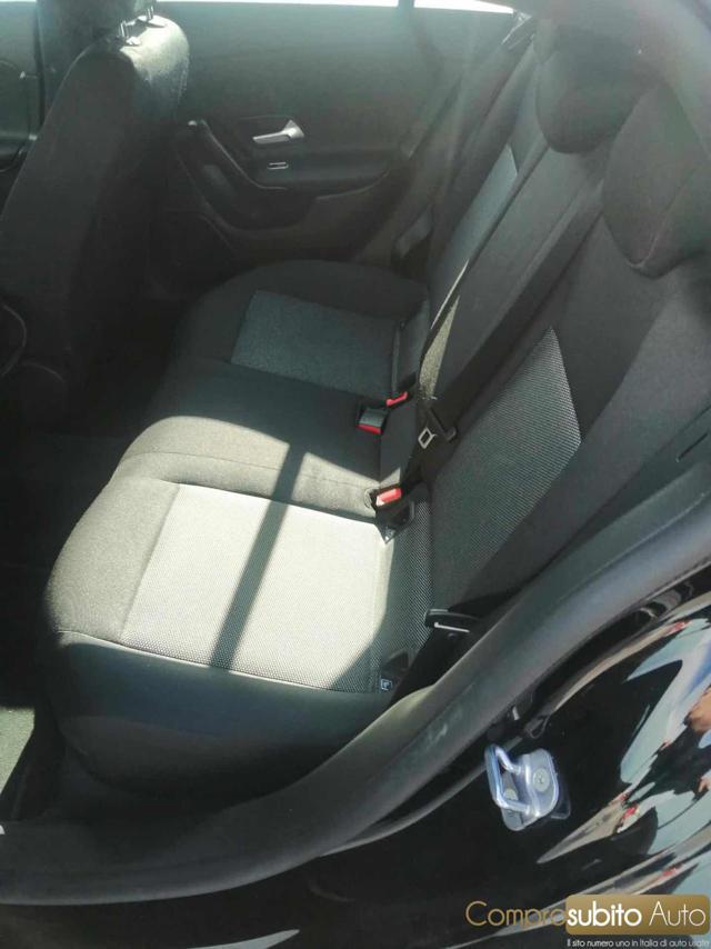 MERCEDES-BENZ CLA 180 Automatic Shooting Brake Sport