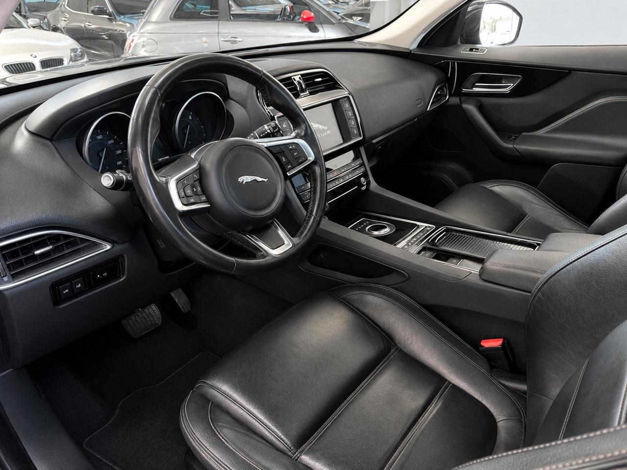 Jaguar F-Pace 2.0 D 180 CV AWD TETTO . CATENA NUOVA