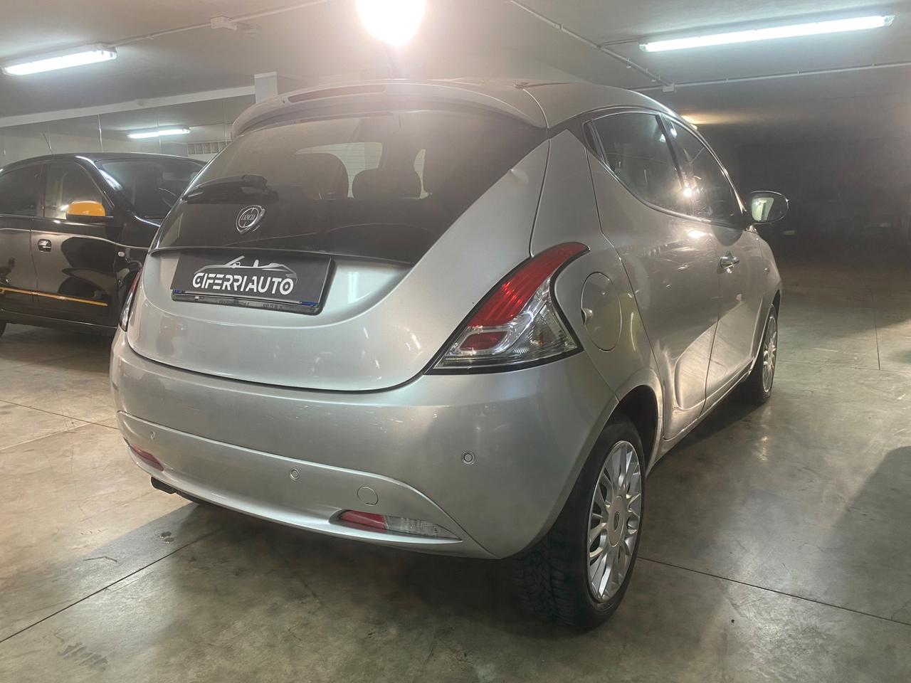 Lancia Ypsilon 1.2 69 CV 5 porte Silver