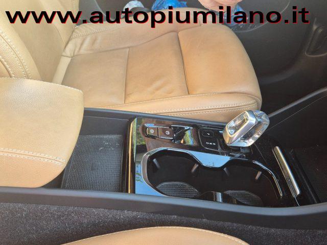 VOLVO XC40 T5 Recharge Plug-in Hybrid Inscription