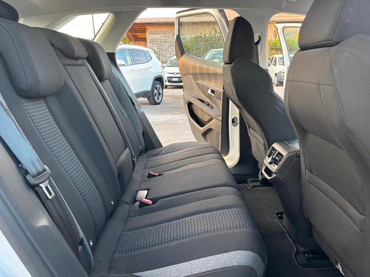 Peugeot 3008 BlueHDi 130 S&S EAT8 Business