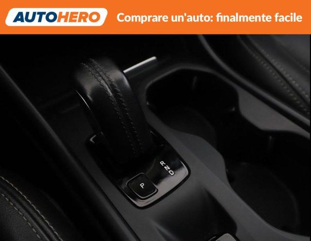 VOLVO XC40 D4 AWD Geartronic Momentum