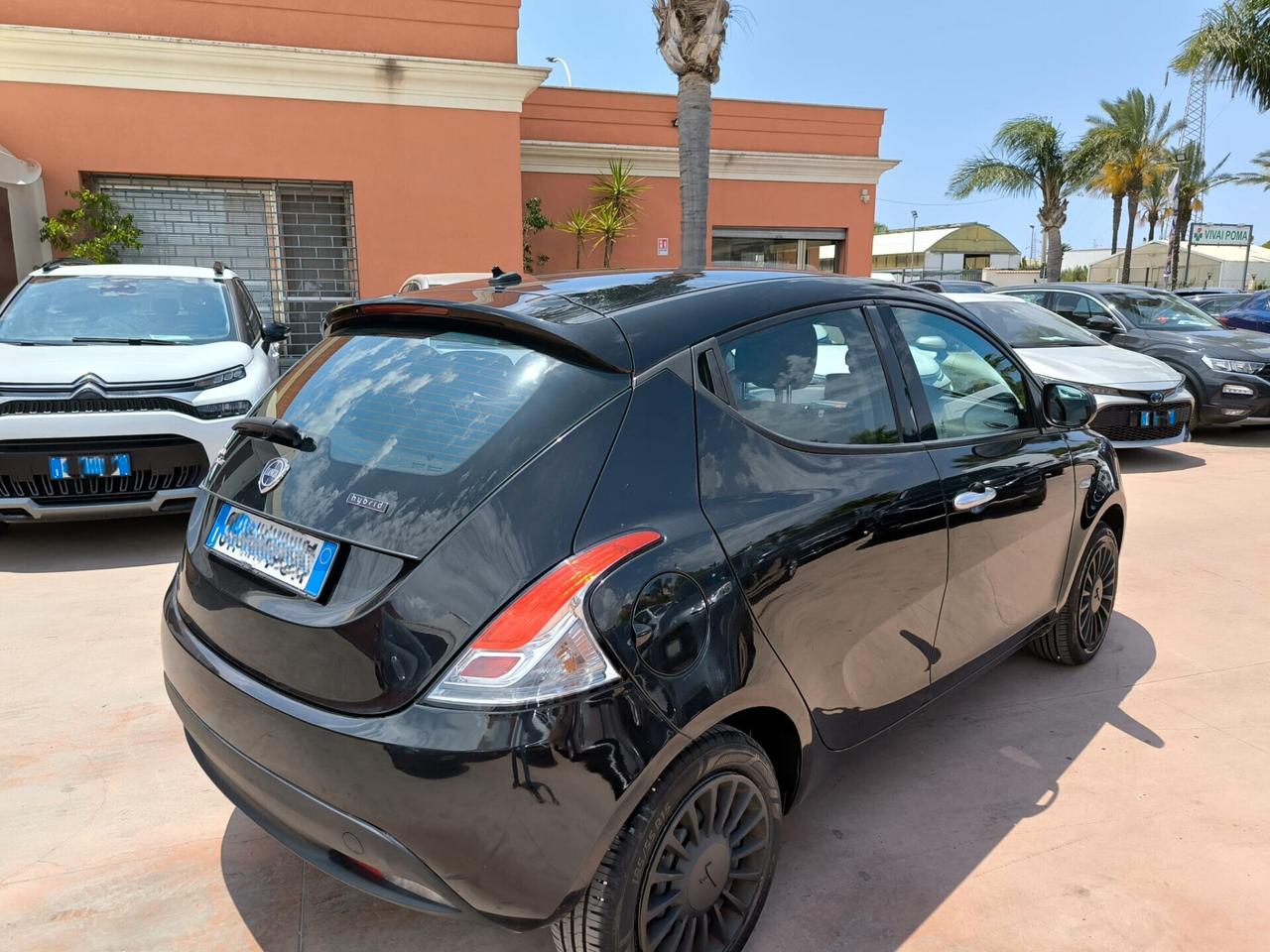 Lancia Ypsilon 1.0 FireFly 5 porte S&S Hybrid Ecochic Silver
