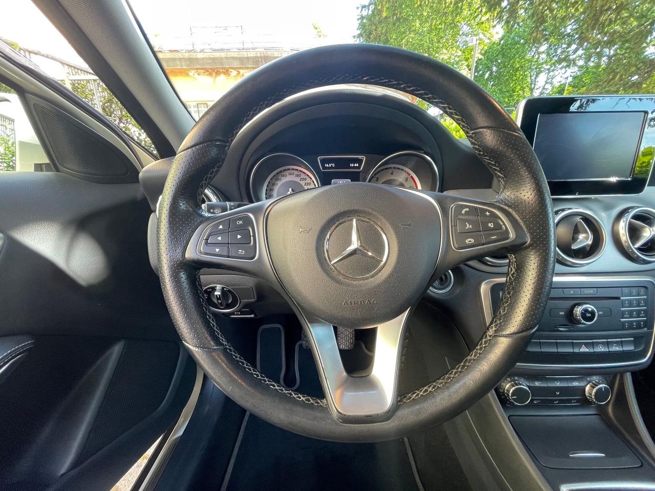 Mercedes-Benz GLA 200 200d