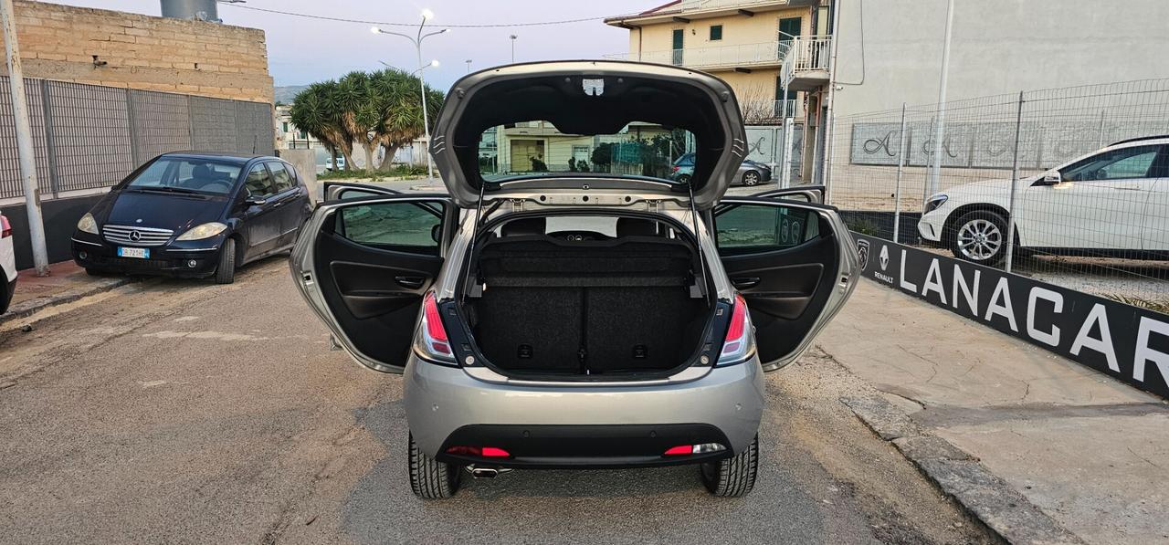 Lancia Ypsilon 1.2 69 CV 5 porte Platinum