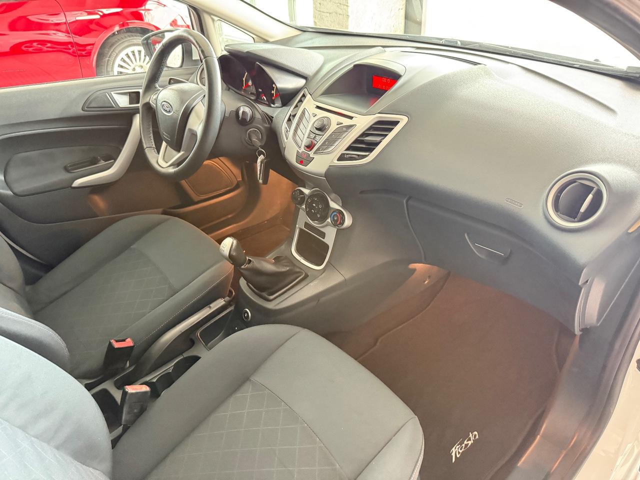 Ford Fiesta 1.4 16V 5p. Bz.- GPL Titanium Bs.