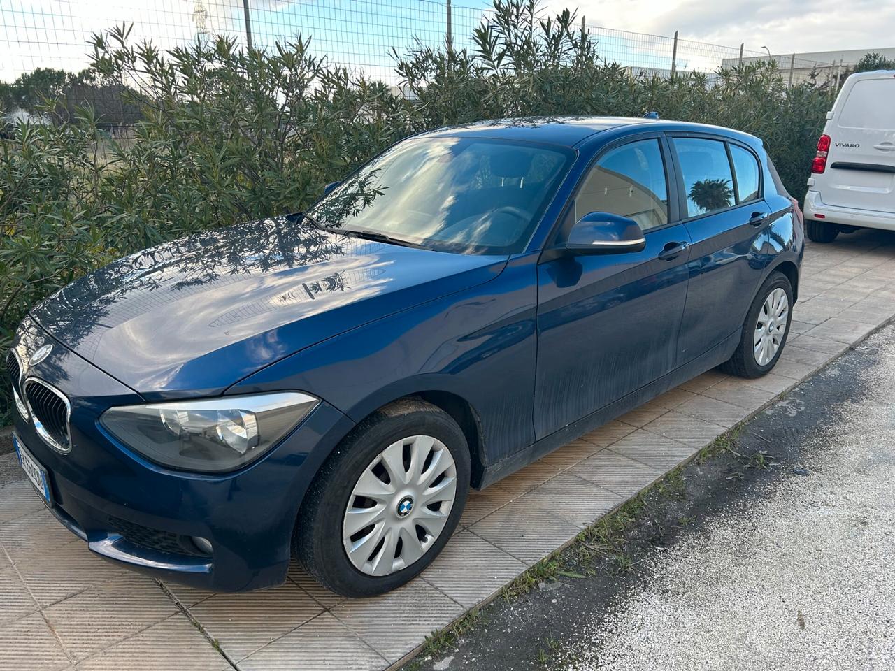 Bmw 116 116d 5p. Unique
