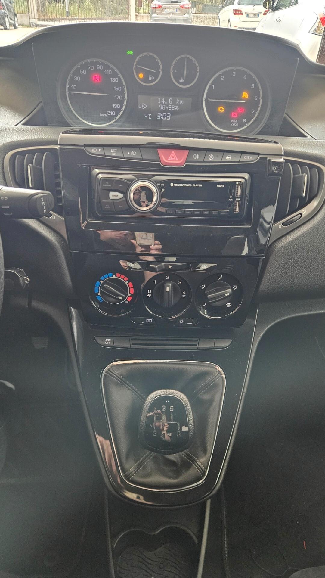 Lancia Ypsilon 1.2 69 CV 5 porte S&S Platinum