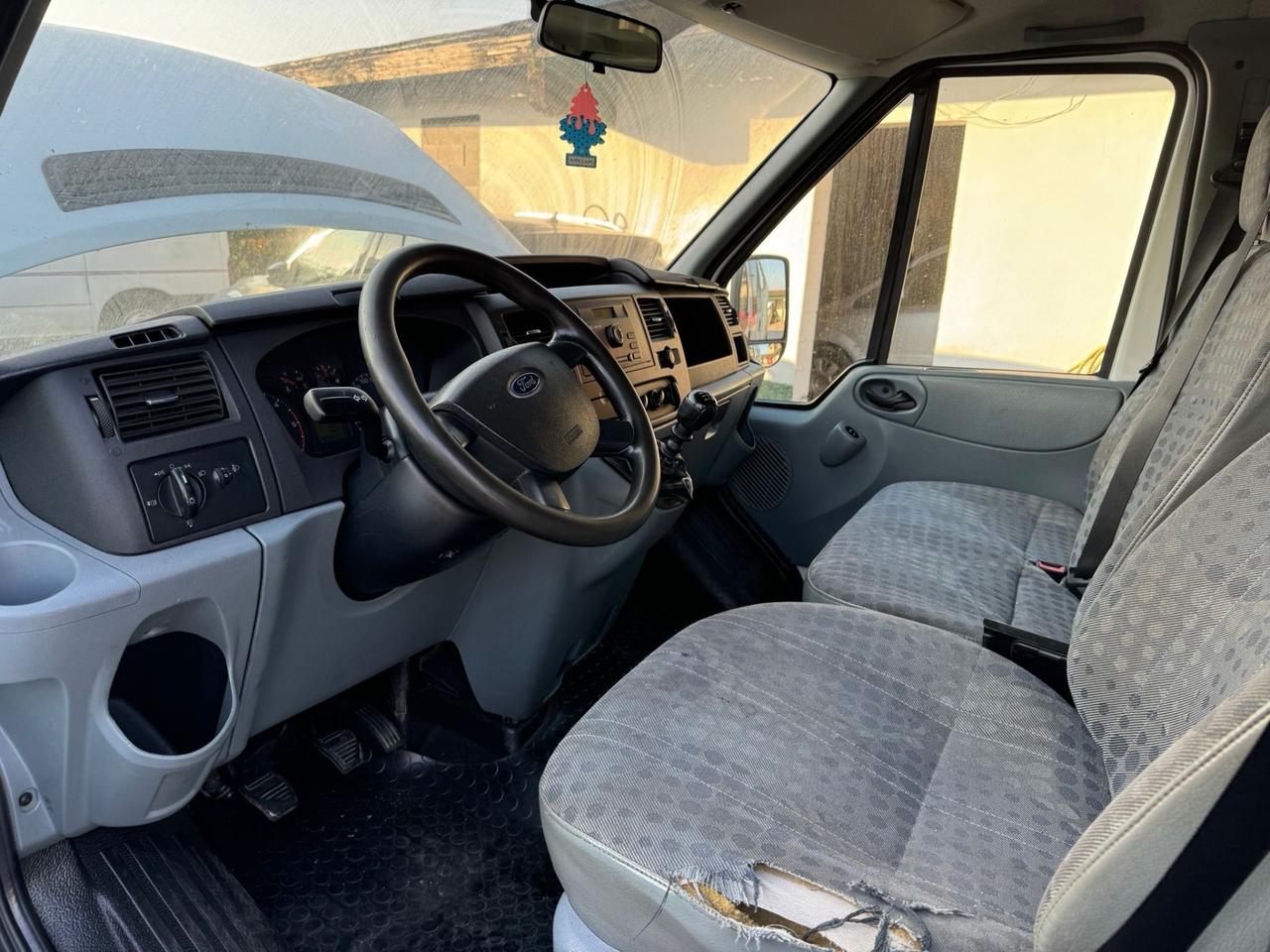 Ford Transit 7 posti (la testata da rifare)