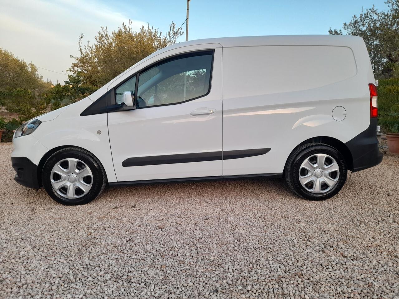 FORD TRANSIT COURIER 2018 Iva inclusa nel prezzo