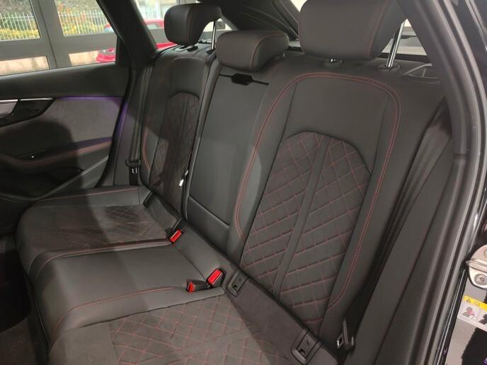 Audi A4 Avant 40 TDI quattro S tronic line 204 CV