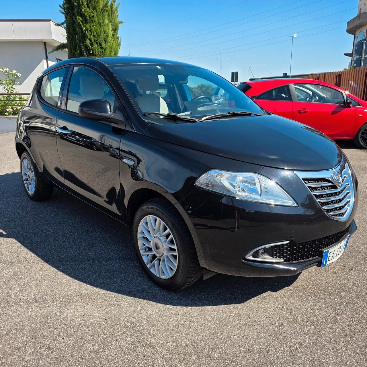 Lancia Ypsilon 0.9 TwinAir 85 CV 5 porte Metano Ecochic Gold