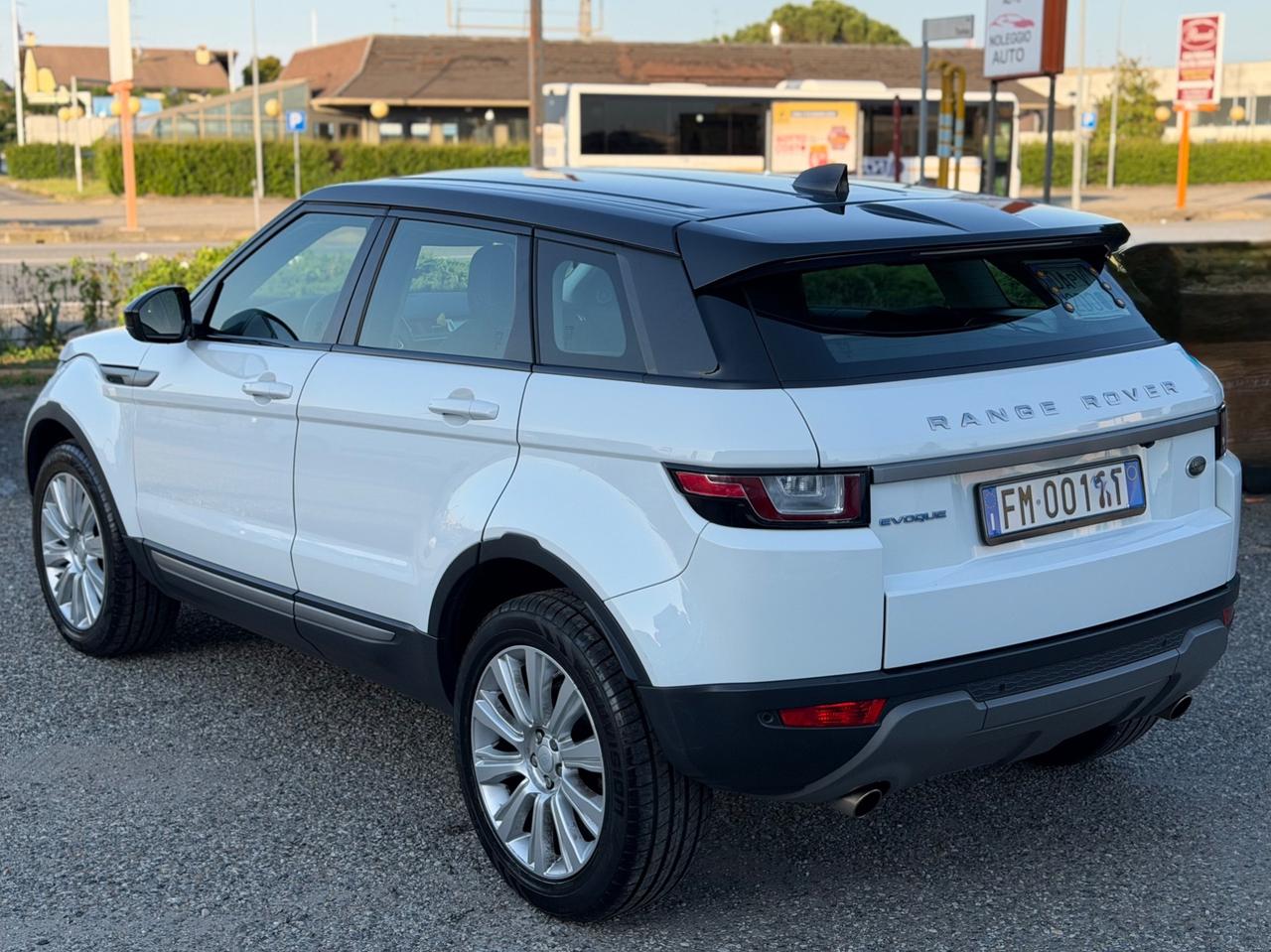 Land Rover Range Evoque 2.0 eD4 5p. SE Dynamic