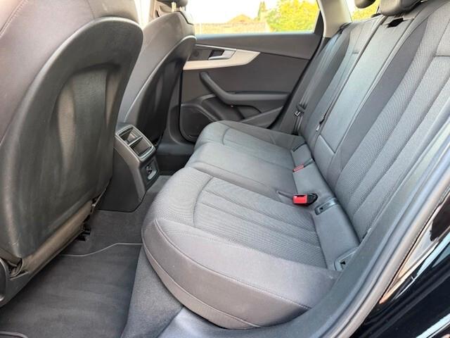 Audi A4 Avant 30 TDI/136 CV S tronic Business 2022