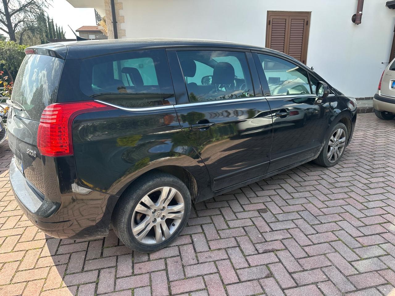 Peugeot 5008 1.6 HDi 110CV Féline