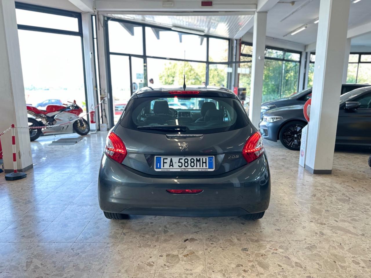 Peugeot 208 1.4 HDi 68 CV 5P Allure 09/2015 Neopatentati