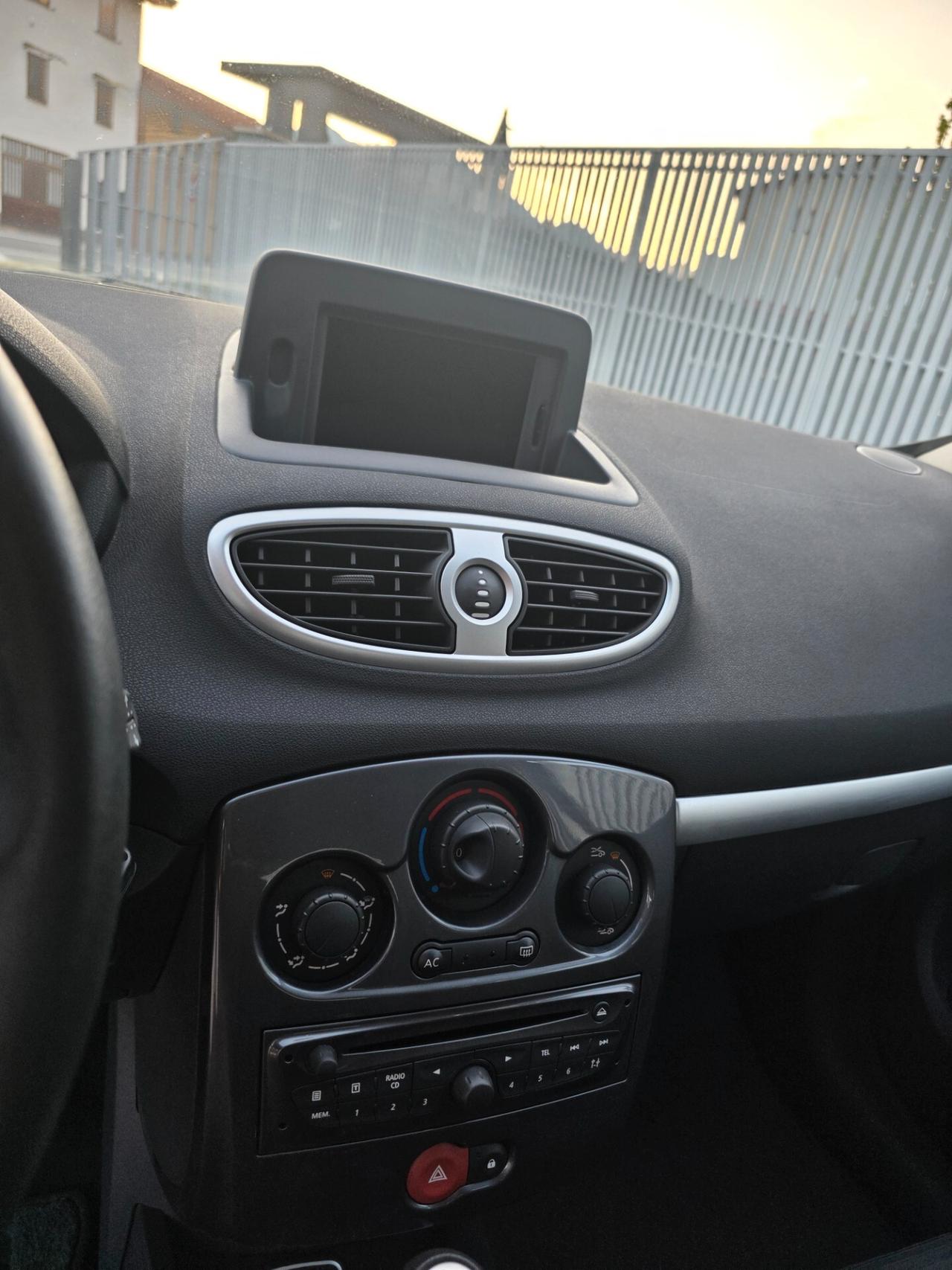Renault Clio 1.2 75CV perfetta e garantita 12 mesi