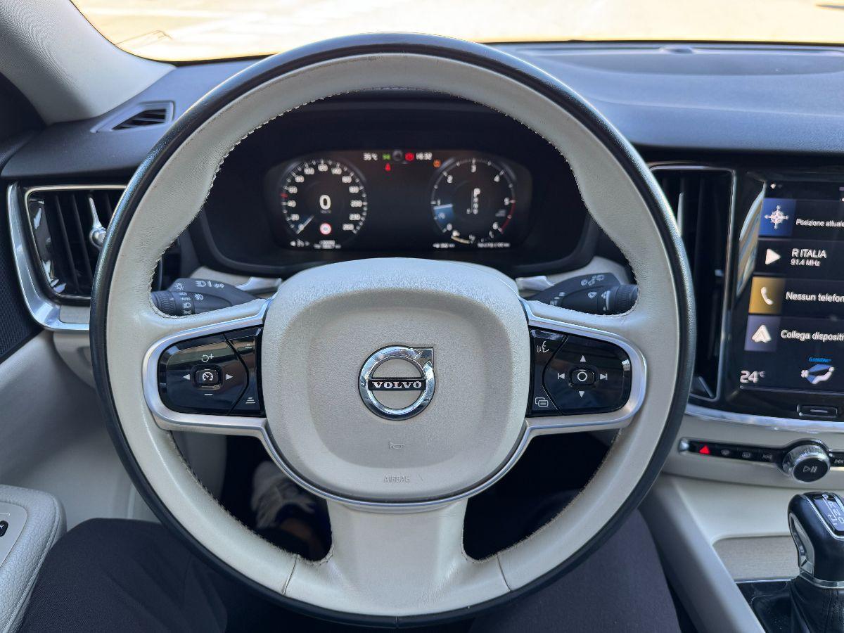 VOLVO - V60 - D3 Geartronic Inscription AUTOCARRO N1