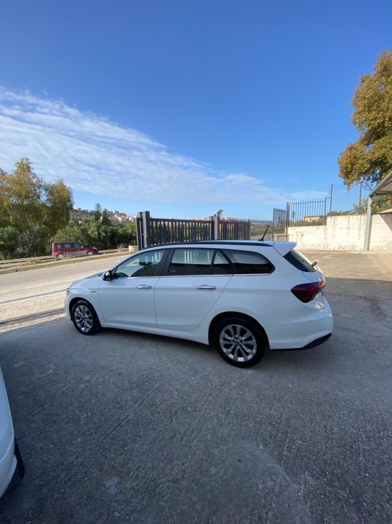 Fiat Tipo 1.6 Mjt S&S DCT SW Lounge