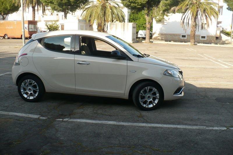 Lancia Ypsilon 1.2 69 CV 5 porte Silver