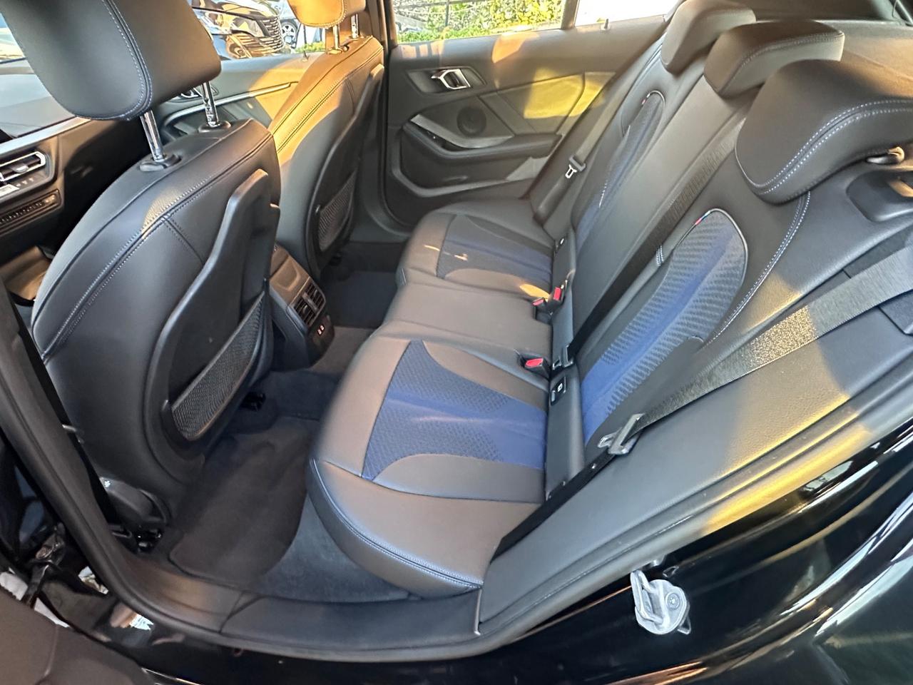 Bmw 118 118d 5p. Colorvision Edition MSPORT