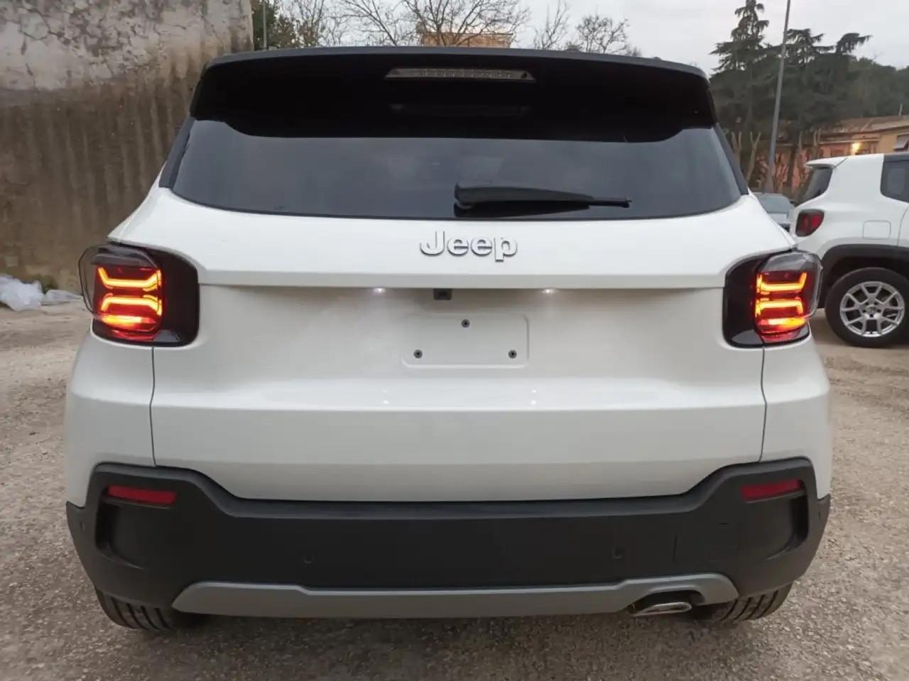 Jeep Avenger 1.2 E-HYBRID 110 CV Summit KM0