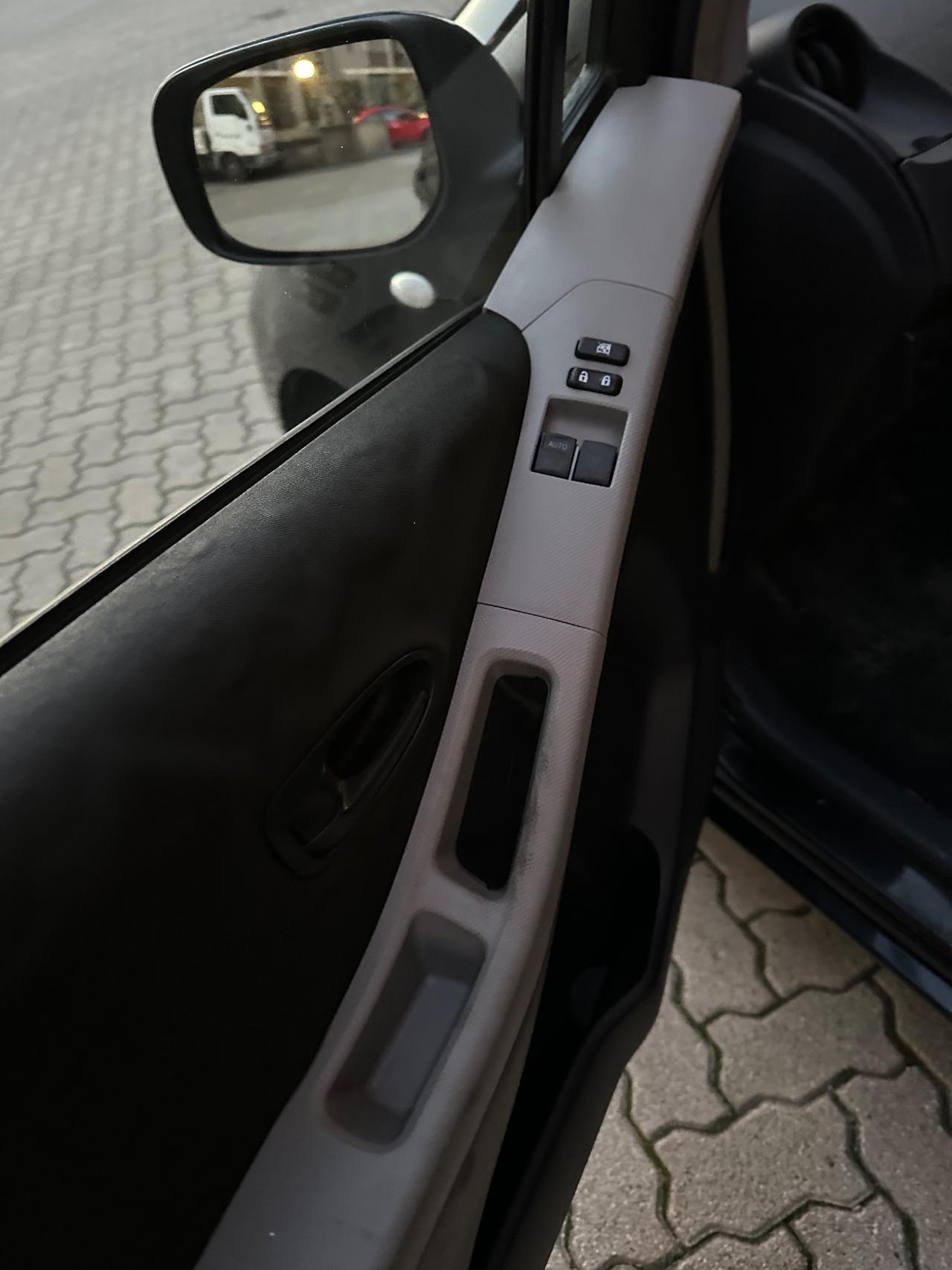 Toyota Yaris 1.0 5 porte Now