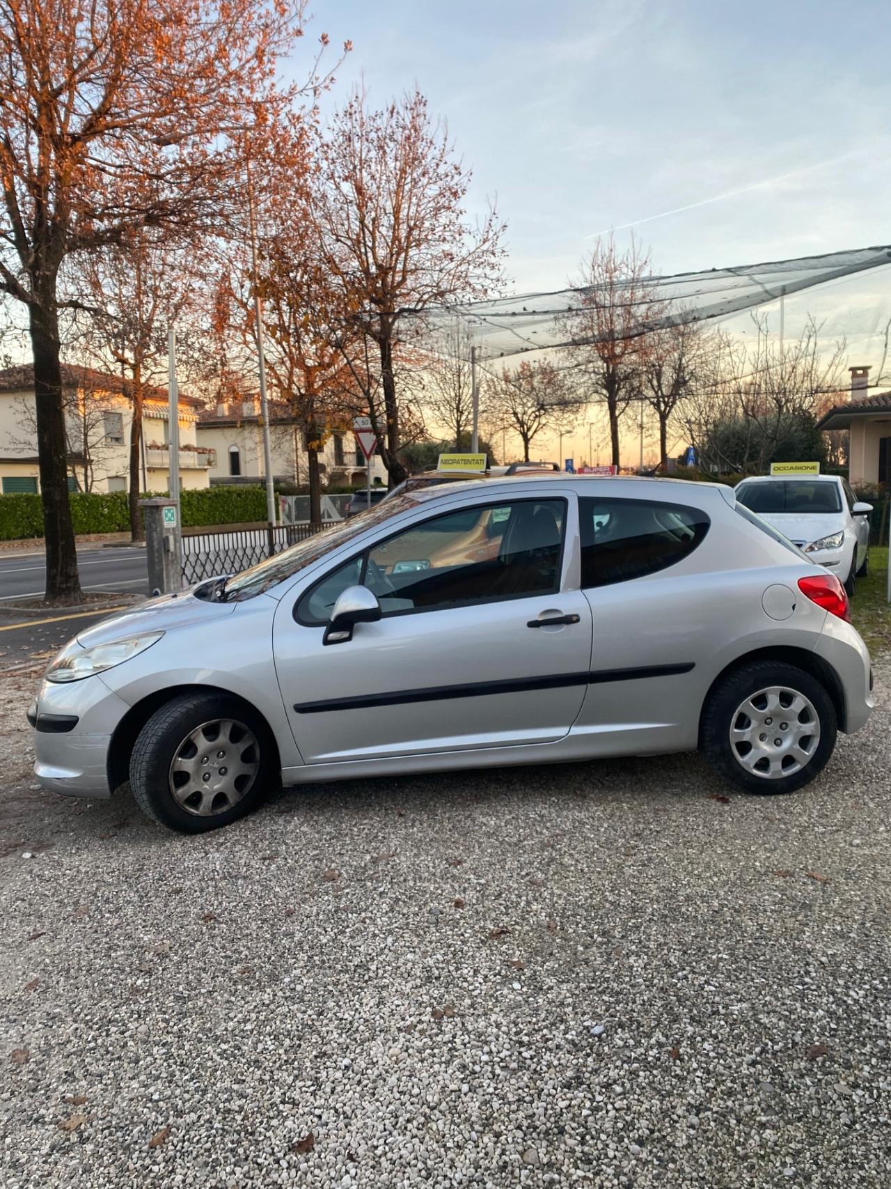 Peugeot 207 1.4 8V 75CV 3p. ONE Line