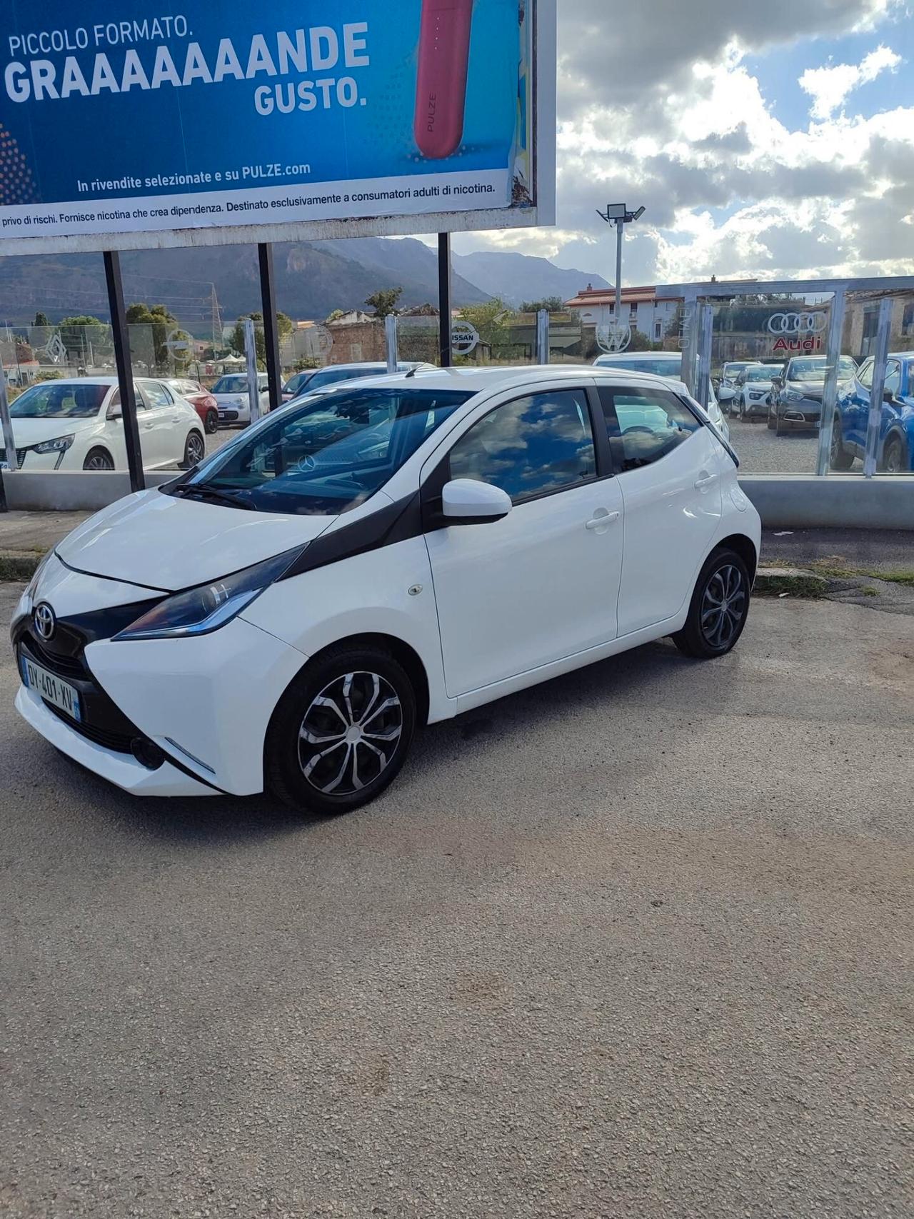 Toyota Aygo 1.0 VVT-i 69 CV 5 porte x-play