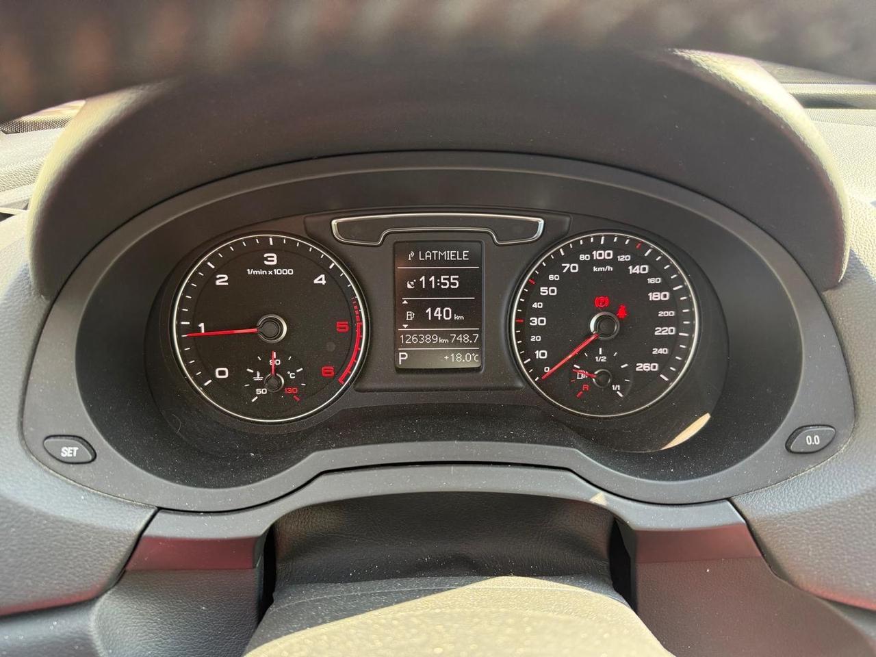 Audi Q3 Business 2.0 TDI #7132